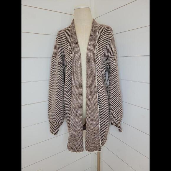 HYFVE Sweaters - NWT HYFVE Large brown & white chevron cardigan sweater